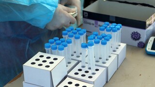 Μετάλλαξη Όμικρον: Ανακοινώσεις την Τρίτη για το πλαφόν στα PCR test