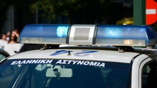 Ζεφύρι: Ερευνάται αστυνομικός στο αυτοκίνητο του οποίου βρέθηκαν ασύρματος και φάρος
