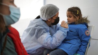 Κορωνοϊός: «Βόμβα» κρουσμάτων σε παιδιά - Σε 31.512 οι μολύνσεις στις ηλικίες 4-18 ετών