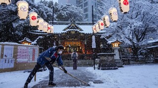Σπάνια χιονόπτωση στο Τόκιο - Ακυρώθηκαν πάνω από 100 πτήσεις εσωτερικού