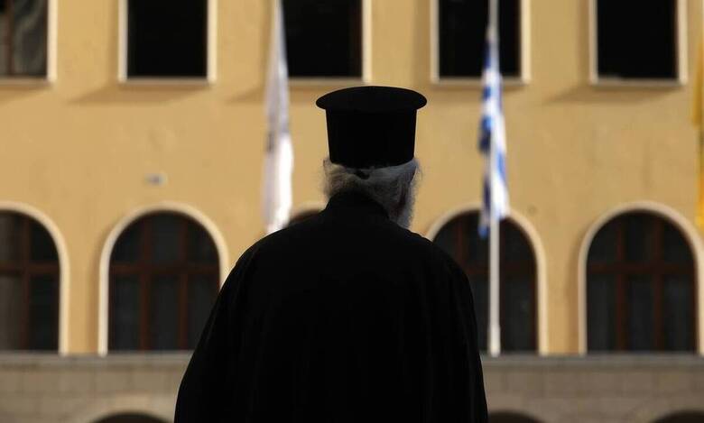 Εύβοια: Kατέρρευσε ιερέας την ώρα της Θείας Λειτουργίας στη Χαλκίδα
