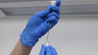 Κορωνοϊός - Άλμπερτ Μπουρλά: Τον Μάρτιο έτοιμο το εμβόλιο για την Όμικρον