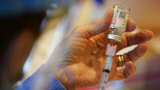 Υποχρεωτικός εμβολιασμός: Προθεσμίες, πρόστιμο, απαλλαγή - Τι πρέπει να γνωρίζουν οι άνω των 60 ετών