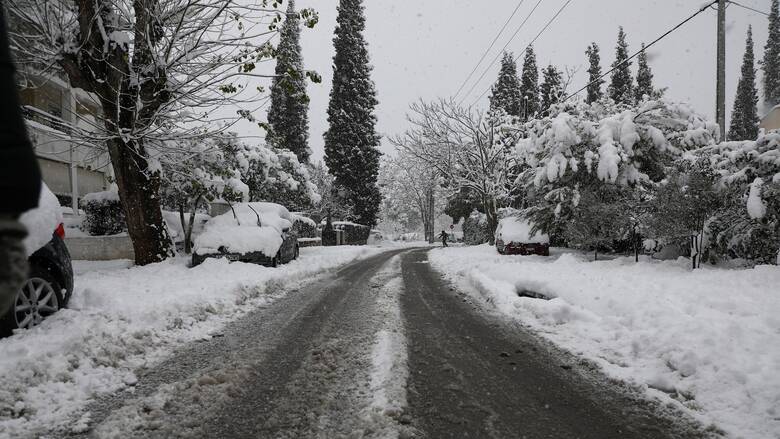 Ο «Διομήδης» σφυροκοπά την Ελλάδα: Εκκενώσεις οικισμών στην Καρδίτσα-Έρχονται χιόνια και στην Αττική