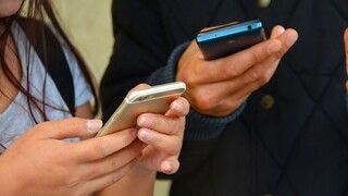Τέλη κινητής τηλεφωνίας: Η διαδικασία απαλλαγής για νέους ηλικίας 15-29 ετών