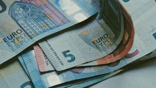 Ποιες επιχειρήσεις θα λάβουν από την κυβέρνηση στήριξη έως 400.000 ευρώ