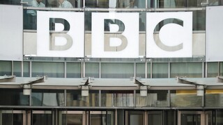 Βρετανία: Αβέβαιο προδιαγράφεται το μέλλον του BBC - Στοχοποίηση για να «σωθεί» ο Τζόνσον;