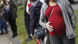 Κορωνοϊός: Αυξημένος ο κίνδυνος σε ανεμβολίαστες εγκύους που νοσούν και νεογνά