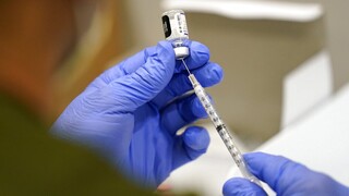 Κορωνοϊός: Αληθινά ή ψευδή τα συμπτώματα μετά τον εμβολιασμό;