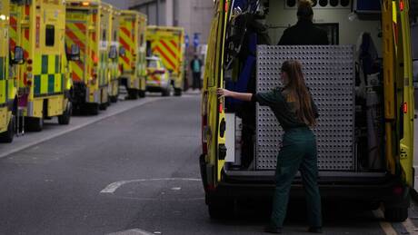 Κορωνοϊός: «Έκρηξη» θανάτων σε Βρετανία και Ιταλία - Μισό εκατομμύριο νέα κρούσματα στη Γαλλία