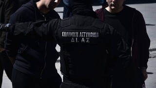 Θεσσαλονίκη: Ντύθηκαν αστυνομικοί και μπήκαν σε σπίτι για κλέψουν