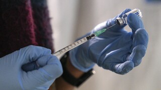 Κορωνοϊός: Δύο απολύσεις για τους εικονικούς εμβολιασμούς στον Παλαμά Καρδίτσας