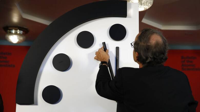 «Ρολόι της Αποκάλυψης»: 100 δευτερόλεπτα πριν τα μεσάνυχτα οι δείκτες