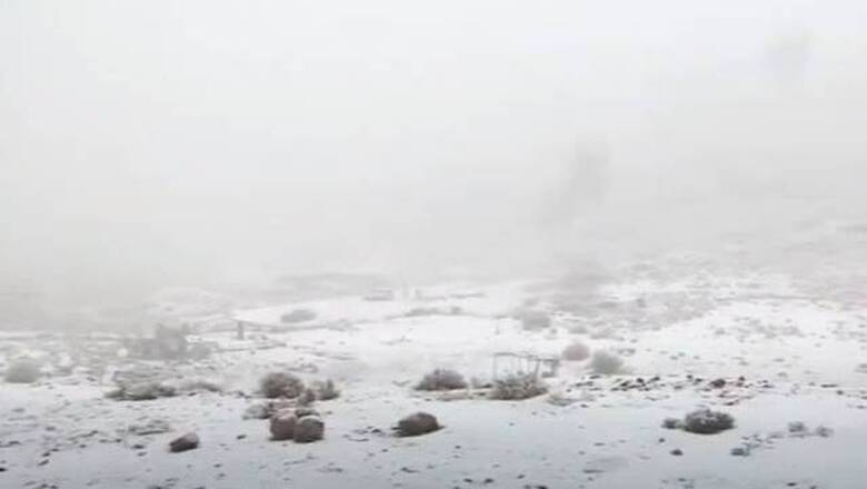 Ιστορική χιονόπτωση στη Σαουδική Αραβία: Χιόνι και πάγος κάλυψαν την έρημο