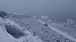 Κακοκαιρία «Ελπίδα»: Στα λευκά οι Κυκλάδες λόγω του χιονιά - Προς κλείσιμο τα σχολεία στην Αττική