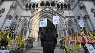Τζούλιαν Ασάνζ: Σήμερα η απόφαση από βρετανικό δικαστήριο για την έκδοσή του στις ΗΠΑ