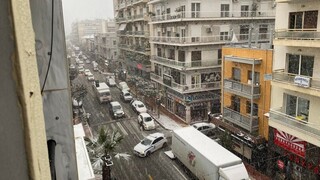 Κακοκαιρία «Ελπίδα»: Σφοδρή χιονοθύελλα σε Βόλο και Πήλιο - Μάχη να κρατηθούν οι δρόμοι ανοιχτοί