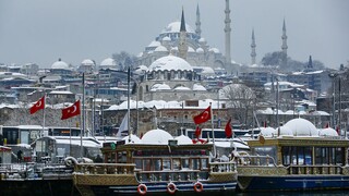 Σφοδρές χιονοπτώσεις και στην Τουρκία - Κλειστό το αεροδρόμιο της Κωνσταντινούπολης