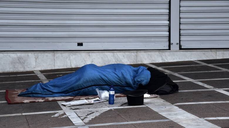 Κακοκαιρία: Άστεγος πέθανε από την παγωνιά στην πλατεία Αριστοτέλους