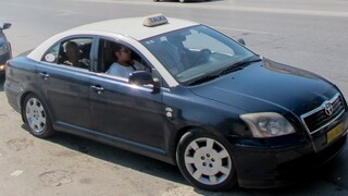 Θεσσαλονίκη: Ζευγάρι χτύπησε και λήστεψε οδηγό ταξί