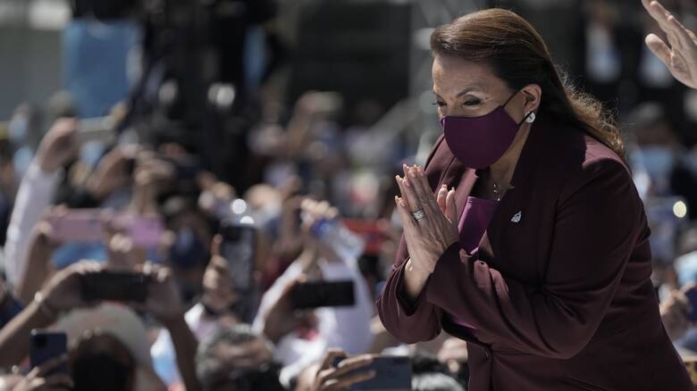 Ιστορική μέρα στην Ονδούρα: Ορκίστηκε η πρώτη γυναίκα πρόεδρος της χώρας