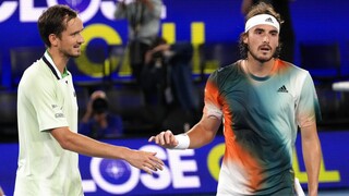 Australian Open: Πρόστιμα σε Μεντβέντεφ και Τσιτσιπά για τον επεισοδιακό ημιτελικό
