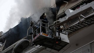 Φωτιά σε διαμέρισμα στο Κολωνάκι: Σε εξέλιξη μεγάλη επιχείρηση της Πυροσβεστικής