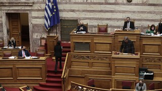 Πρόταση μομφής: «Θερμό» επεισόδιο Γεωργιάδη-Πολάκη στο εντευκτήριο της Βουλής