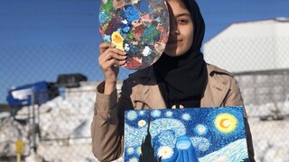 Μια 18χρονη Αφγανή κάνει έκθεση ζωγραφικής σε δομή φιλοξενίας - Για τις γυναίκες της πατρίδας της