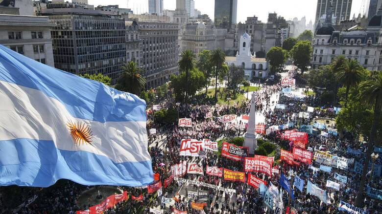 Washington Post: Το δημοσιονομικό «τανγκό» Αργεντινής - ΔΝΤ για την αποφυγή της χρεοκοπίας