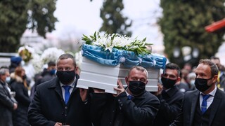 Στη Βέροια η ταφή του 19χρονου Άλκη: Σε κλίμα οδύνης η κηδεία