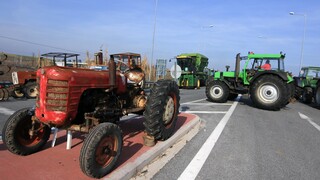 Κινητοποιήσεις αγροτών: Στον κόμβο της Νίκαιας έφτασαν τα τρακτέρ - Ένταση με την αστυνομία