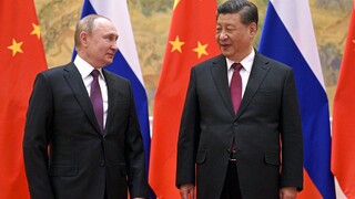 Επίδειξη ενότητας Κίνας-Ρωσίας: Συνάντηση Πούτιν-Τζινπίνγκ σε θερμό κλίμα στο Πεκίνο