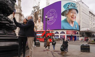 Ασημένιο Ιωβηλαίο: 70 χρόνια στο θρόνο της Βρετανίας η βασίλισσα Ελισάβετ