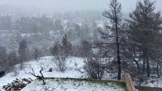 Κακοκαιρία: Χιονίζει σε Μαλακάσα και Ιπποκράτειο Πολιτεία - Θυελλώδεις άνεμοι έως 10 μποφόρ