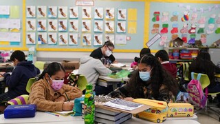 Κορωνοϊός - ΗΠΑ: Η μία μετά την άλλη, οι πολιτείες καταργούν τη χρήση μάσκας στα σχολεία