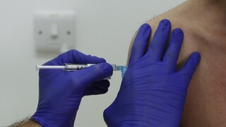 Εμβόλιο Novavax: Δεν μπορεί να χορηγηθεί ως αναμνηστική δόση - Ποιοι μπορούν να το κάνουν