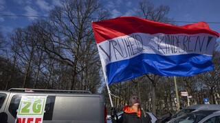 Κορωνοϊός - Χάγη: Κονβόι που διαδηλώνει κατά των περιορισμών έχει αποκλείσει το κέντρο της πόλης