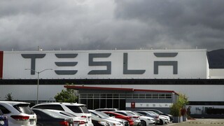 Κρατική υπηρεσία της Καλιφόρνια μήνυσε την Tesla για φυλετικές διακρίσεις στον χώρο εργασίας