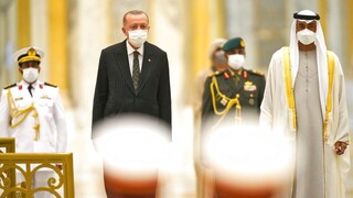 Ο Ερντογάν στα Εμιράτα: Επαναπροσέγγιση με τυμπανοκρουσίες