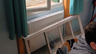 Θεσσαλονίκη: Ξηλώθηκε παράθυρο σε σχολείο την ώρα του μαθήματος