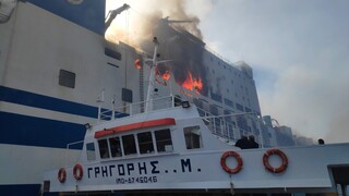 Φωτιά στο Euroferry Olympia: Απεγκλωβίστηκαν δύο επιβάτες από το γκαράζ του πλοίου