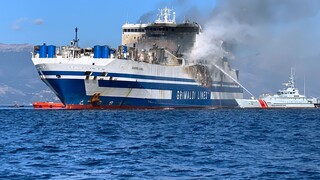Euroferry Olympia: Σε ασφαλές σημείο βόρεια της Κέρκυρας ρυμουλκείται το πλοίο