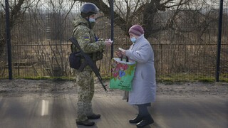 Οι Ουκρανοί που ζουν κοντά στη γραμμή του μετώπου φοβούνται για το μέλλον τους