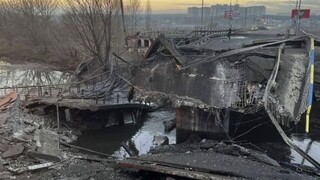 Ουκρανία: Ο στρατός ανατίναξε γέφυρα για να αποτρέψει την επέλαση των Ρώσων στο Κίεβο
