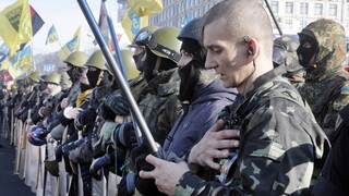 Ουκρανία: Πώς η «χρήσιμη» ακροδεξιά, μετατράπηκε σε εθνικιστικό -και όχι μόνο- εφιάλτη