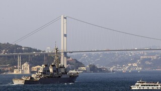 Η Τουρκία προαναγγέλλει περιορισμούς στη διέλευση πολεμικών πλοίων στα Στενά