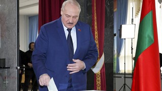 Δημοψήφισμα στη Λευκορωσία: «Ναι» σε πυρηνικά όπλα - Στην εξουσία μέχρι το 2036 ο Λουκασένκο