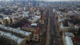 Ουκρανία: Επιβραδύνεται η ρωσική επίθεση- «Ελεύθεροι να φύγουν από το Κίεβο οι άμαχοι», λέει η Μόσχα