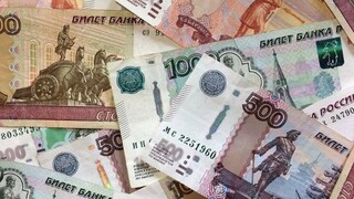 Στα 105 ρούβλια η ισοτιμία με το δολάριο - Διολίσθηση 40% μέσα σε 60 ημέρες
